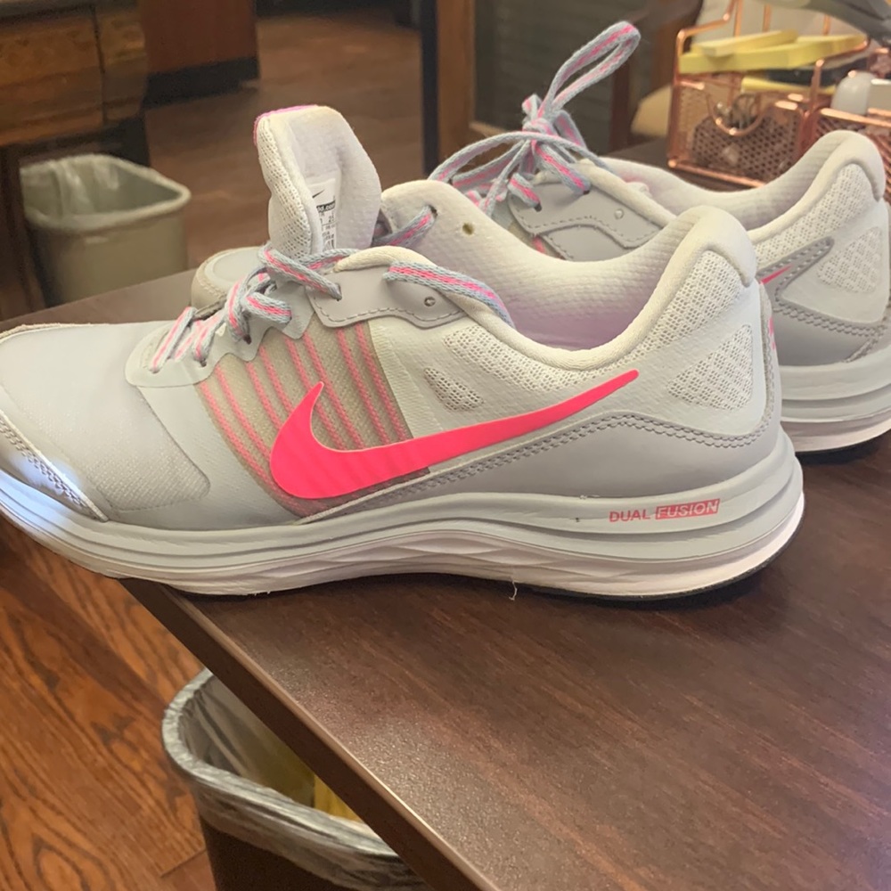 Nike dual fusion x women’s size 8.5